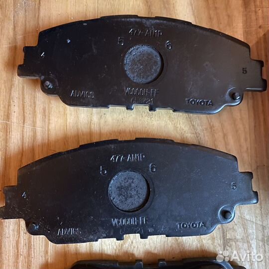 Передние тормозные колодки Toyota Rav 4