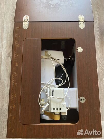 Машинка швейная Чайка -142М