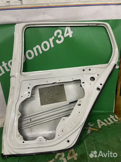 Задняя правая дверь Volkswagen Golf 6