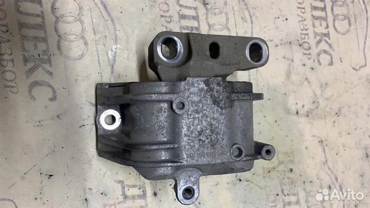 Опора двигателя правая VW Passat (B7) 2011-2015