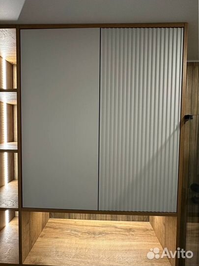 Шкаф распашной двухдверный