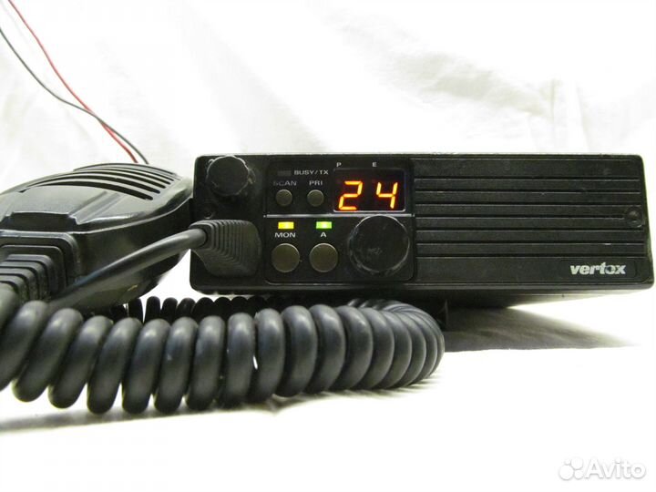 Старинная VHF радиостанция yaesu FTL-2011