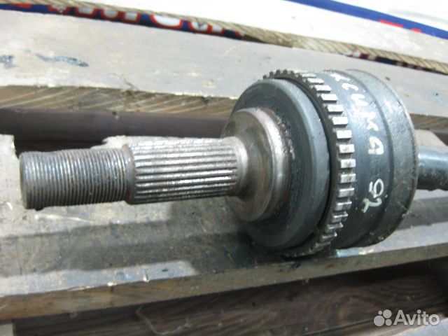 Полуось передняя правая Nissan Maxima (88-94 года)