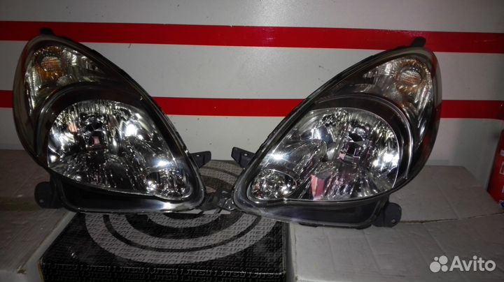 Фара тойота функарго ксенон правая/левая