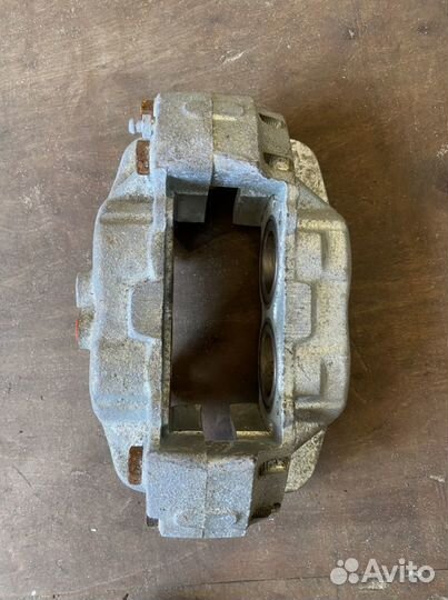 Суппорт тормозной на Land Rover Defender