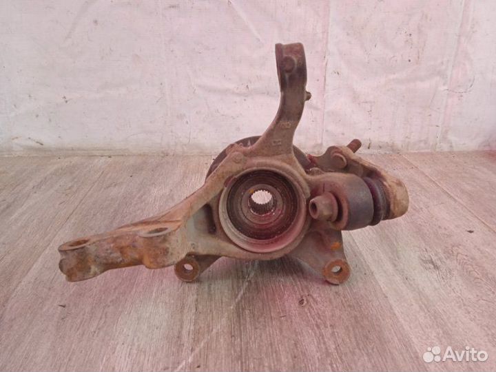 Кулак поворотный передний правый Toyota Camry 40