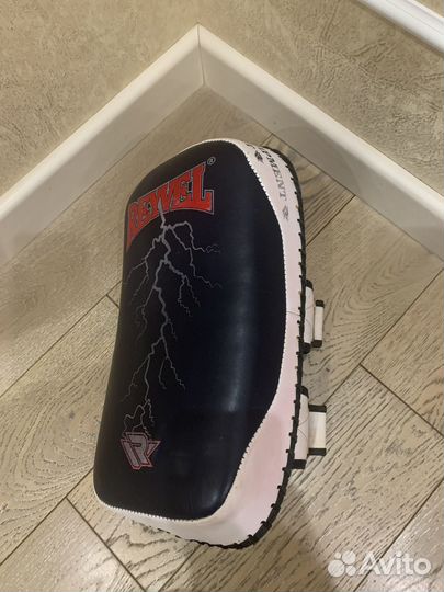 Макивара Reyvel бокс/кикбоксинг