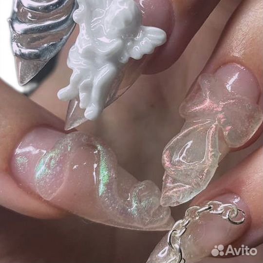 Мастер необычного маникюра