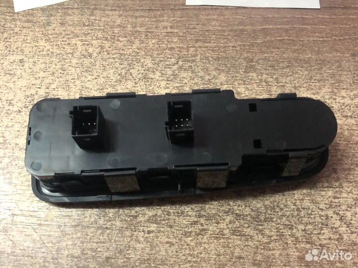 Кнопки стеклоподъемников Citroen C4