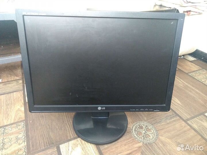 Монитор LG flatron e 1942