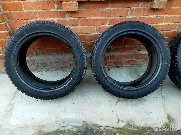 Goodyear UltraGrip 500 215/55 R17 98T