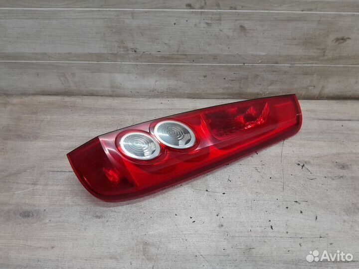 Фонарь задний правый Ford Fiesta Mk5 (2002—2008)