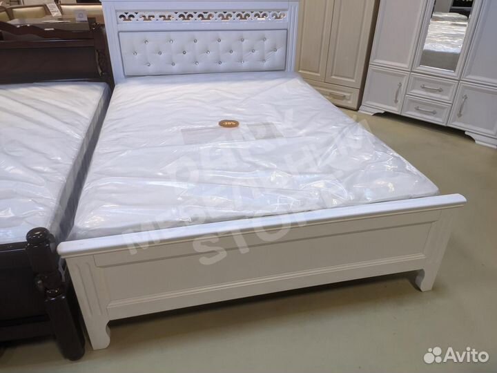 Кровать массив