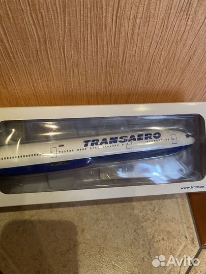 Модель самолета Трансаэро Боинг 777-300 1:200