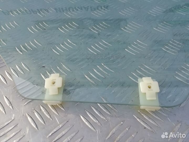 Стекло задней правой двери Kia Rio 3 Хетчбэк 2015г