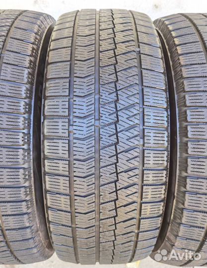 Bridgestone Blizzak VRX2 215/55 R17 94V