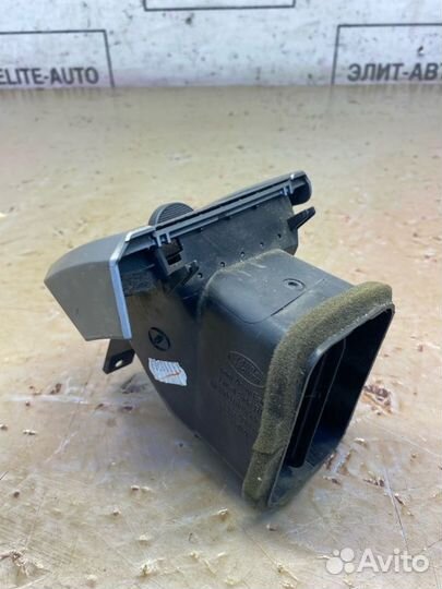 Воздуховод передний правый Lr Range Rover Sport