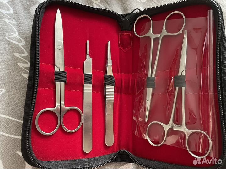 Хирургический тренажер и набор инструментов