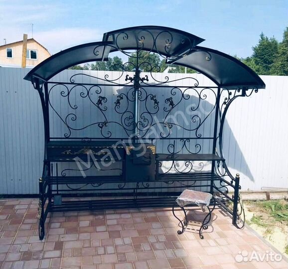 Мангал с крышей