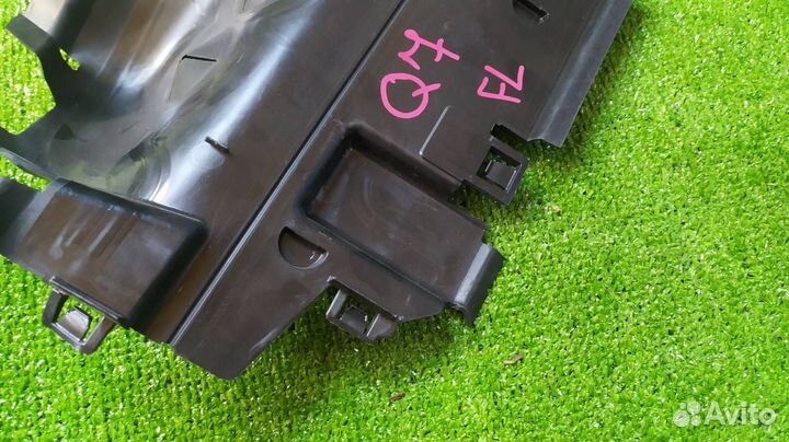 Воздуховод радиатора передний левый Audi Q7