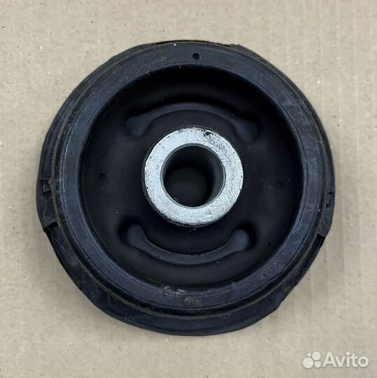 Сайлентблок задней балки Opel Omega B