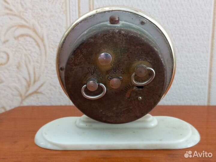 Часы-будильник настольные СССР. 