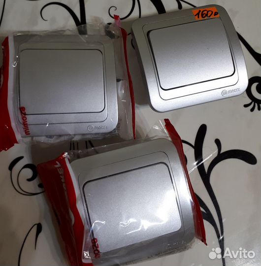 Выключатель одноклавишный серебро