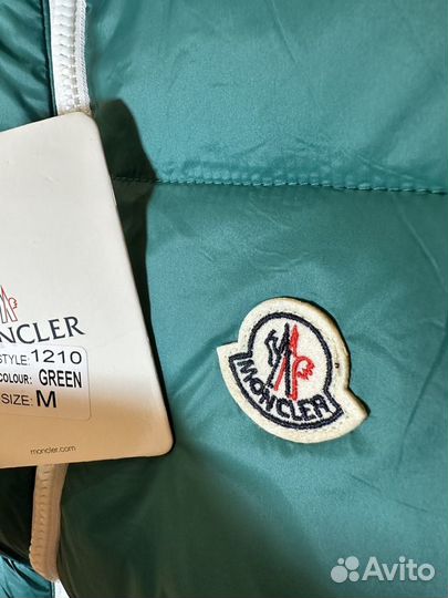 Жилетки Moncler разные