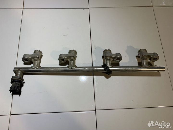 Рампа топливная+датчик давления топлива Mazda 6 GJ