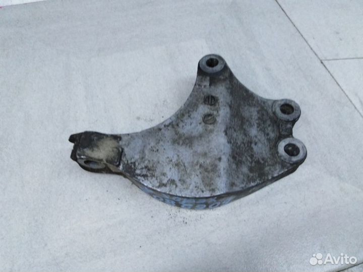 Кронштейн двигателя Мазда