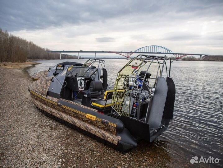Аэролодка Alligator Raptor 590 200 л.с. Черная
