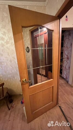 Отдам двери (2 глухие и 2 зеркальные)