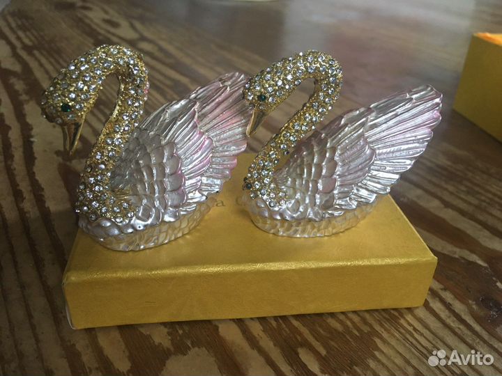 Лебедь со стразами декор