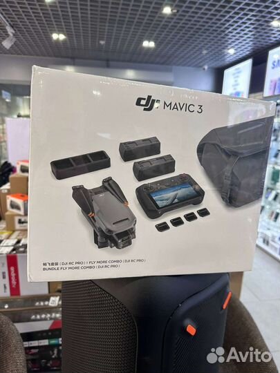 Квадрокоптер DJI Mavic 3 Pro Combo + RC