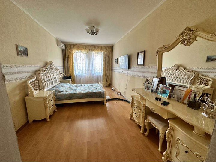 3-к. квартира, 114 м², 1/10 эт.