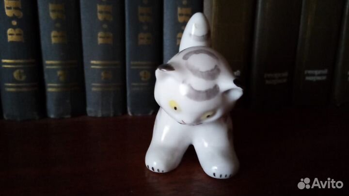 Фарфоровая статуэтка 