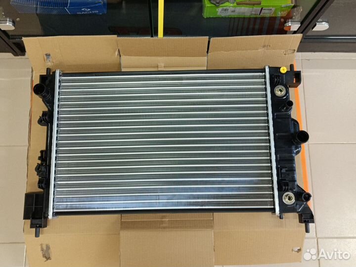 Радиатор охлаждения Chevrolet Aveo T300 Opel Mokka