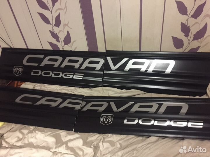 Накладка дверей (листва) Додж Караван Крайслер