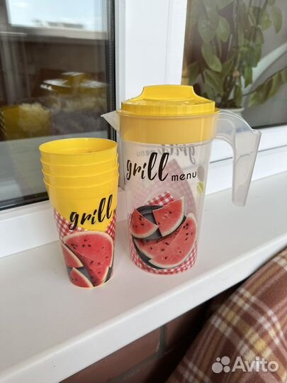 Кувшин со стаканами