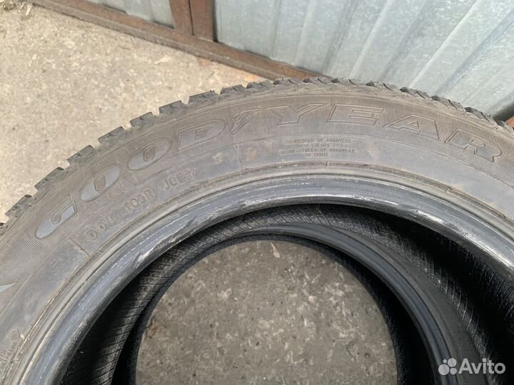 Goodyear UltraGrip Ice+ 215/55 R17
