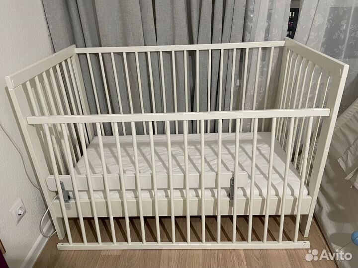 Детская кровать IKEA с матрасом и бортиком