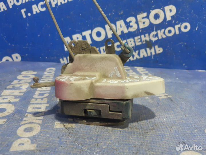 Задний левый замок двери Skoda Felicia универсал