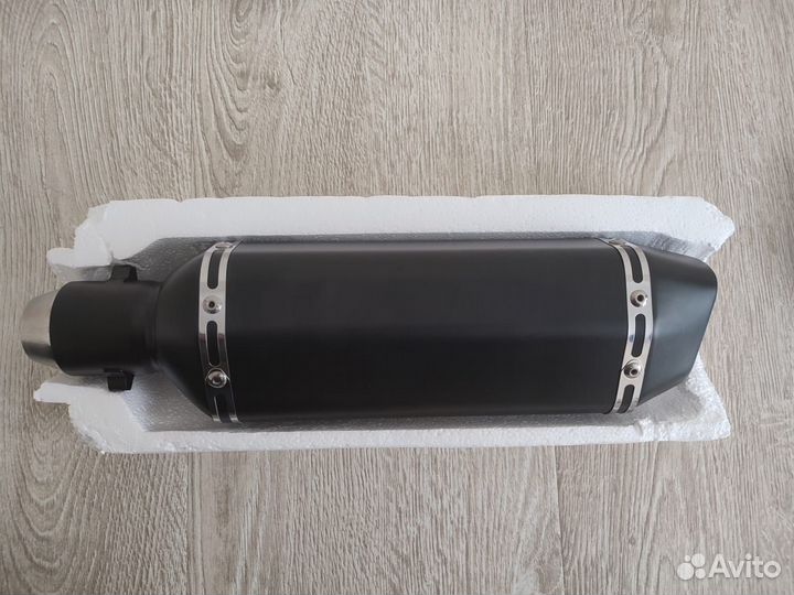 Универсальный глушитель Akrapovic