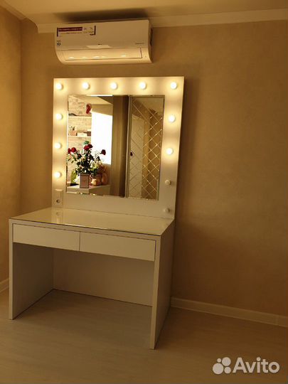 Новый макияжный столик