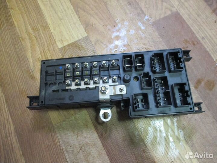 Блок предохранителей S80