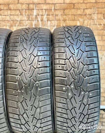 Nokian Tyres Hakkapeliitta 7 215/55 R17