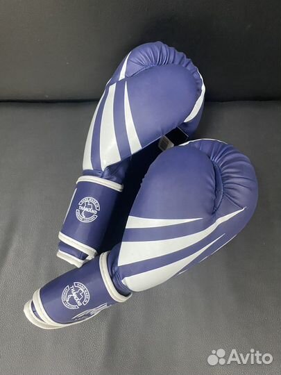 Боксерские перчатки Venum