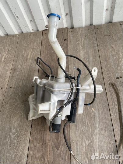 Бачок омывателя Toyota Corolla E150