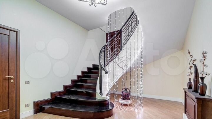 Дом 460 м² на участке 28 сот.