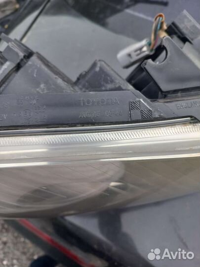 Фары Тойота Авенсис Т250